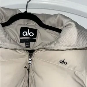 ALO Yoga | Jackets & Coats | Alo Nwt Captivate Puffer Bone Xs